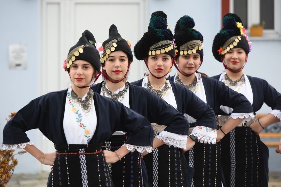 Танцови ансамбли от 6 държави ще участват в празника Свети Дух