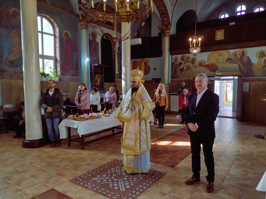 Видинския митрополит Пахомий служи на Благовещение в Монтана
