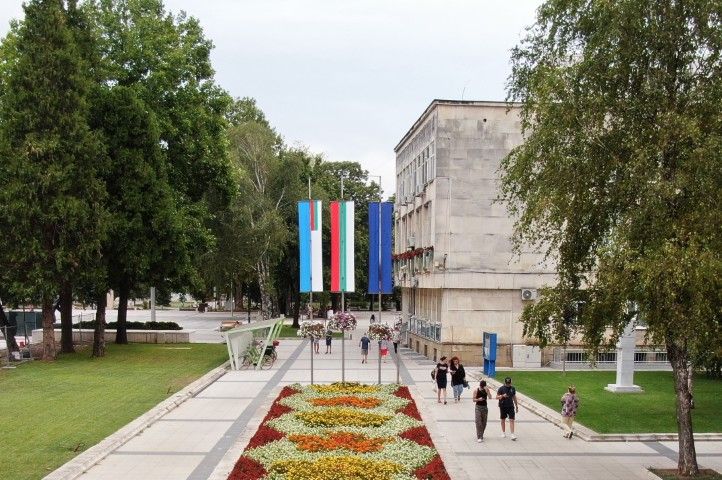 Община Монтана продължава интеграцията на ромски деца в училище