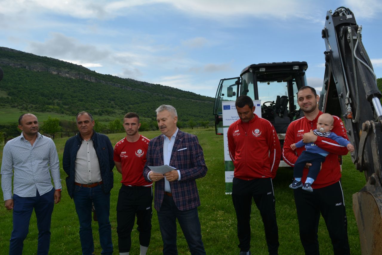 Започва реконструкция на стадиона в село Николово 